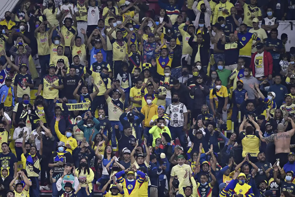 hombre-armado-estadio-azteca-