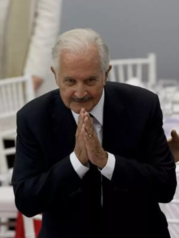 El Homenaje Nacional a Carlos Fuentes inició este lunes 17 en el Castillo de Chapultepec.