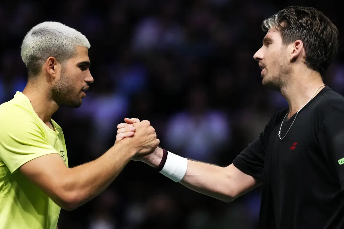 Alcaraz cae en su estreno en el Masters 1000 de París