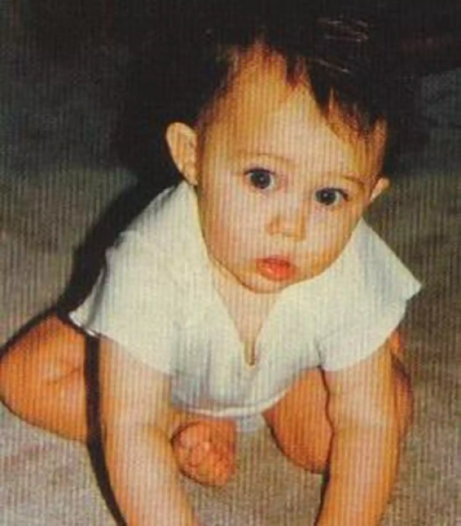 (1992. 4 meses) Destiny Hope Cyrus, nombre real de la artista, nació el 23 de noviembre de 1992, en Franklin, Tennessee.
