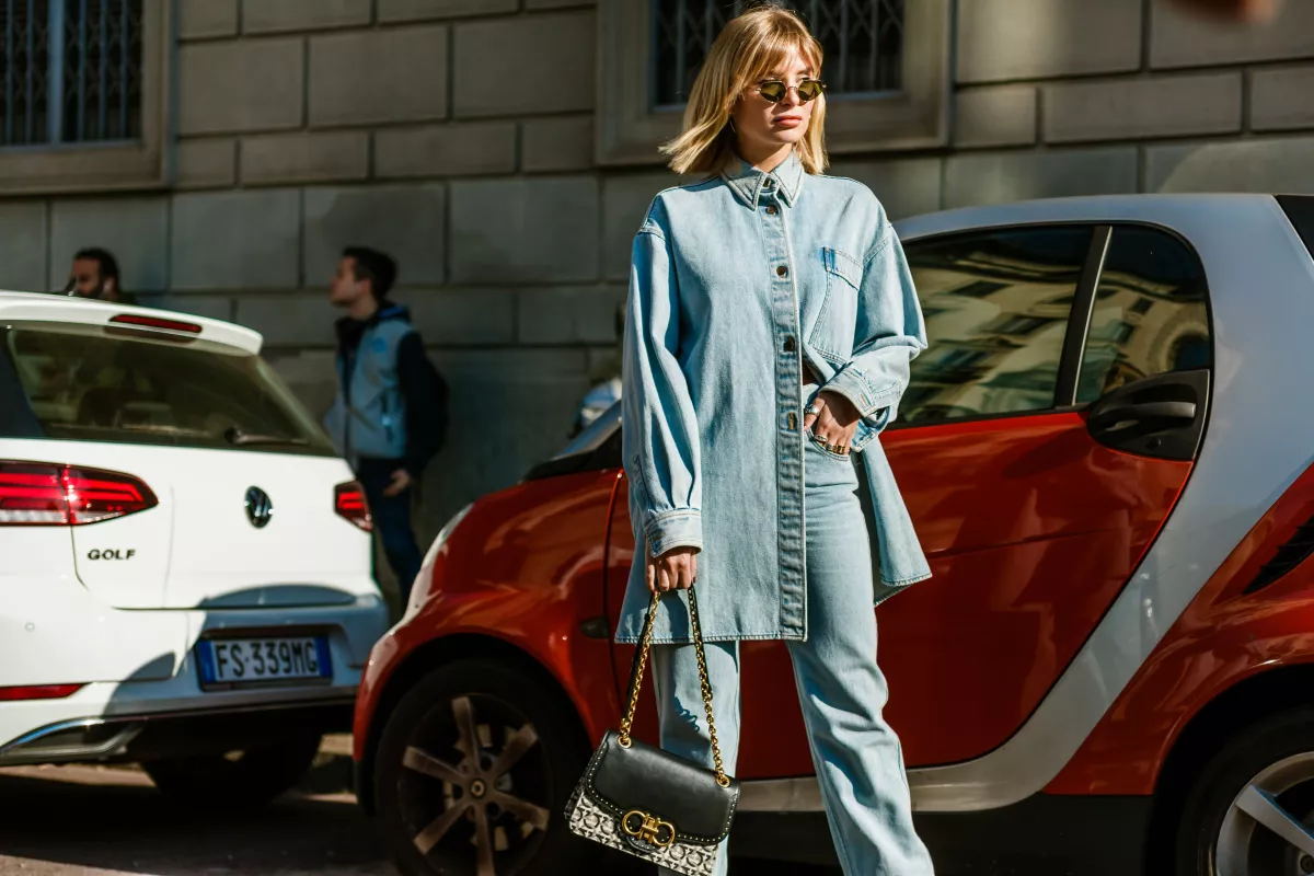denim claro mezclilla clara deslavada  gen z tendencia
