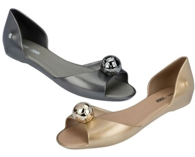 Encuentra estos originales zapatos en la boutique Melissa en Parque Duraznos.
