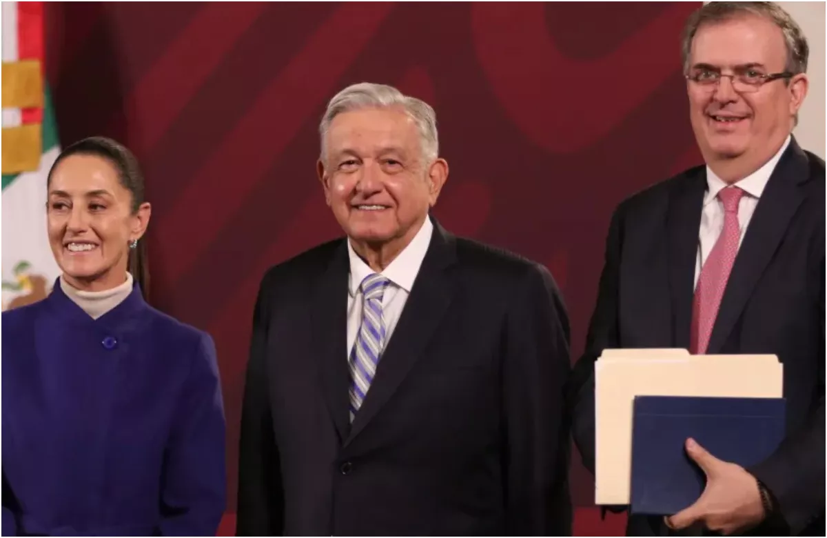El presidente López Obrador con dos de sus "corcholatas"
