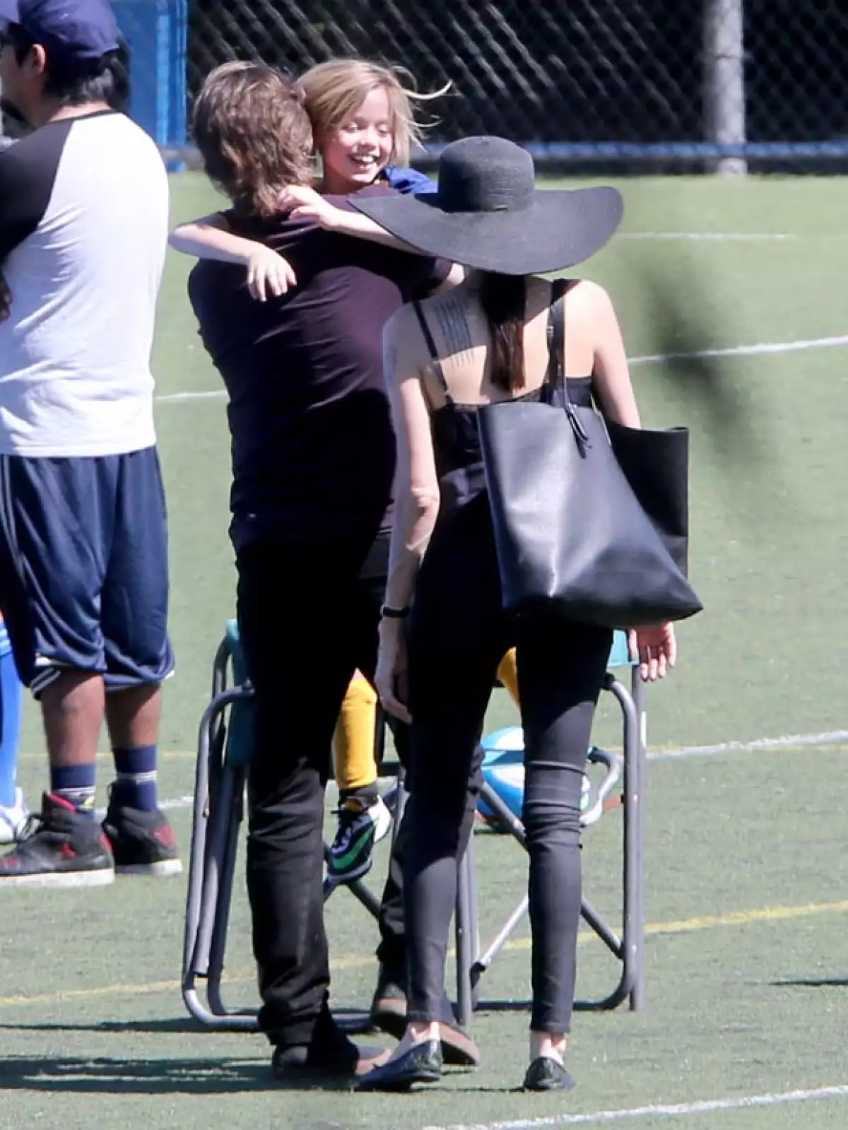 A pesar de ser una pareja que trata de mantener un perfil bajo, Brad y Angelina no pudieron evitar emocionarse por el triunfo de sus hijas.