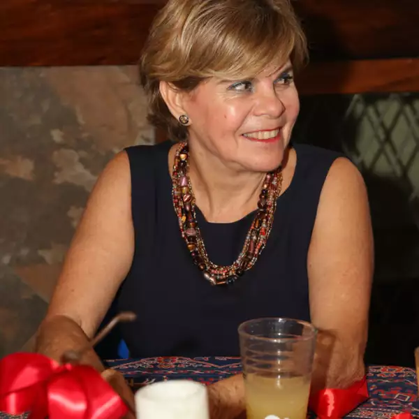 Rosita Watanabe entre amigas