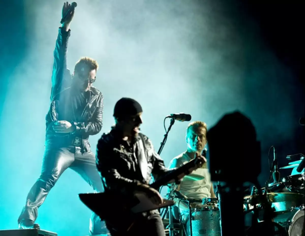 Hoy por la noche la banda irlandesa dará el primer concierto de tres que ofrecerá en el Estadio Azteca de la Ciudad de México, ¿cómo es el escenario? ¿cuál es playlist? ¿cómo se desenvuelven?