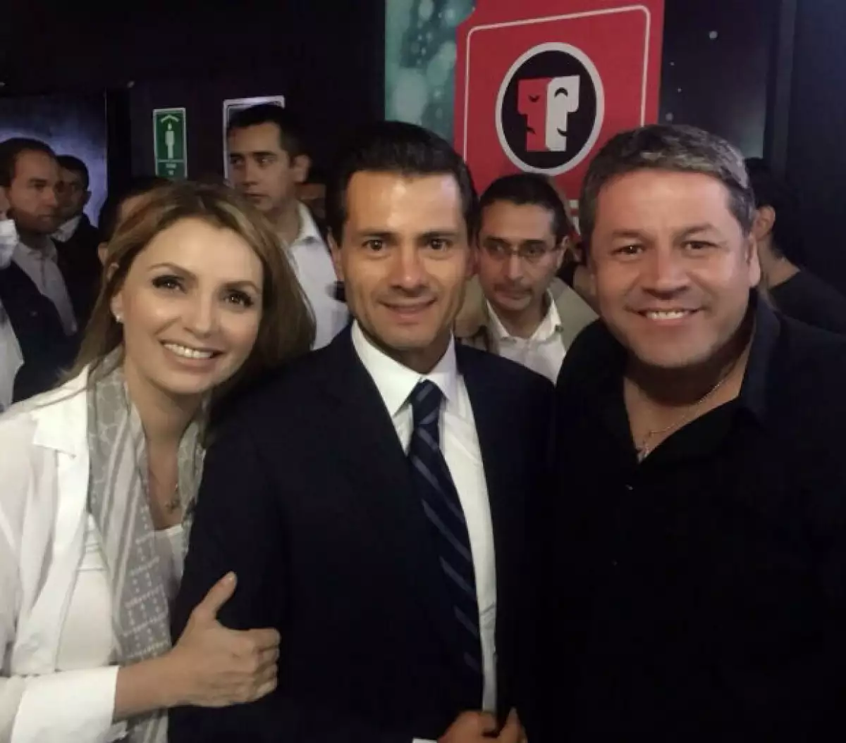 El director Paco Lalas también se tomó una foto con la pareja presidencial.