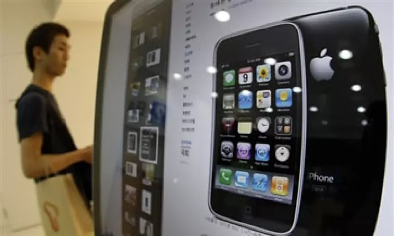 Apple ha enfrentado quejas desde que se dio a conocer que el iPhone almacena datos de los usuarios. (Foto: AP)