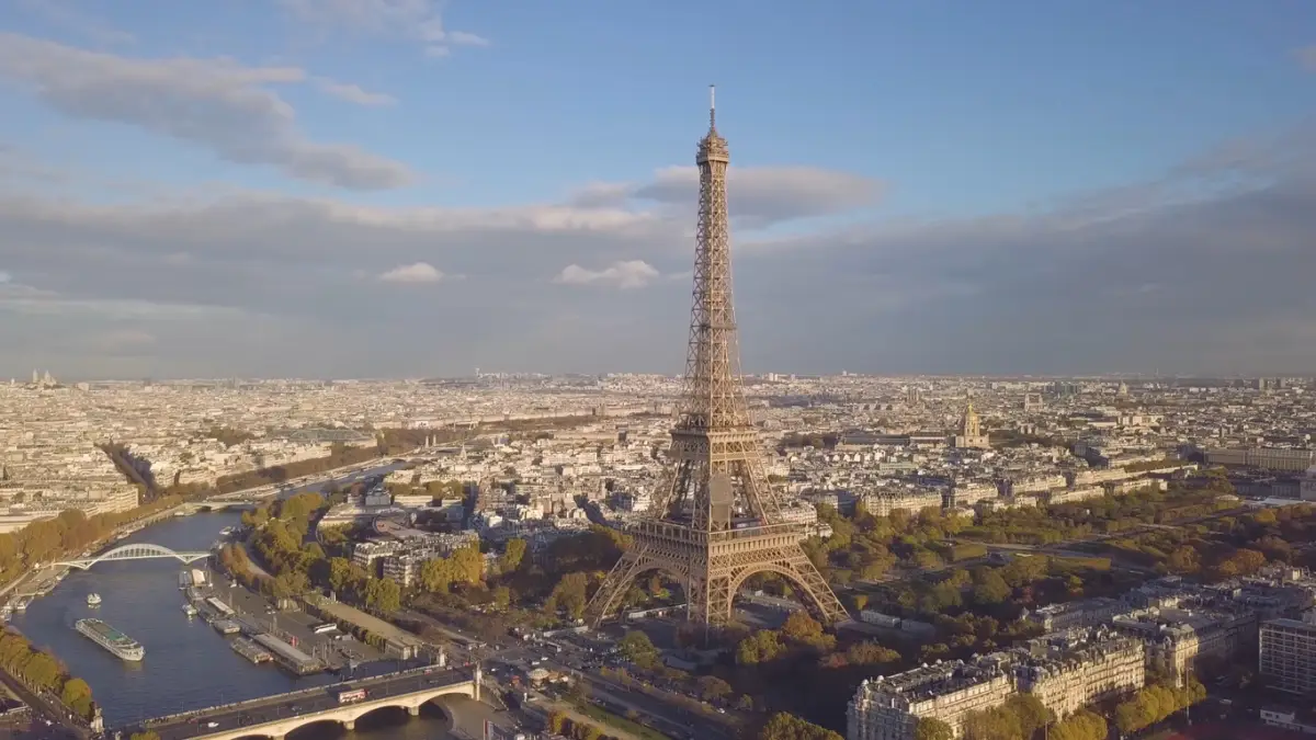 paris eiffel tower view summer