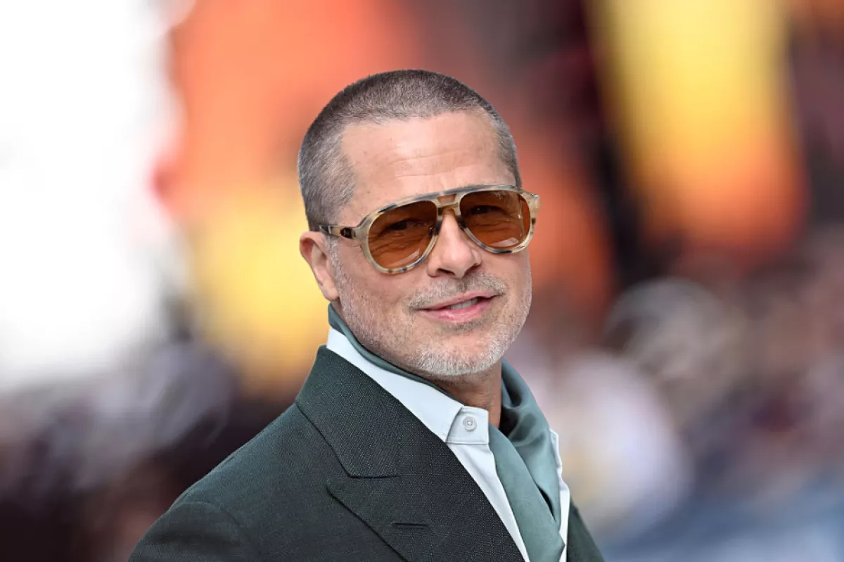 brad pitt buzz cut.png