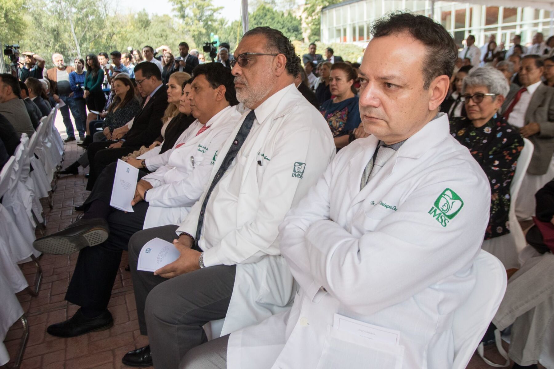 México tiene un déficit 200,000 médicos y 300,000 enfermeras, reconoce Salud