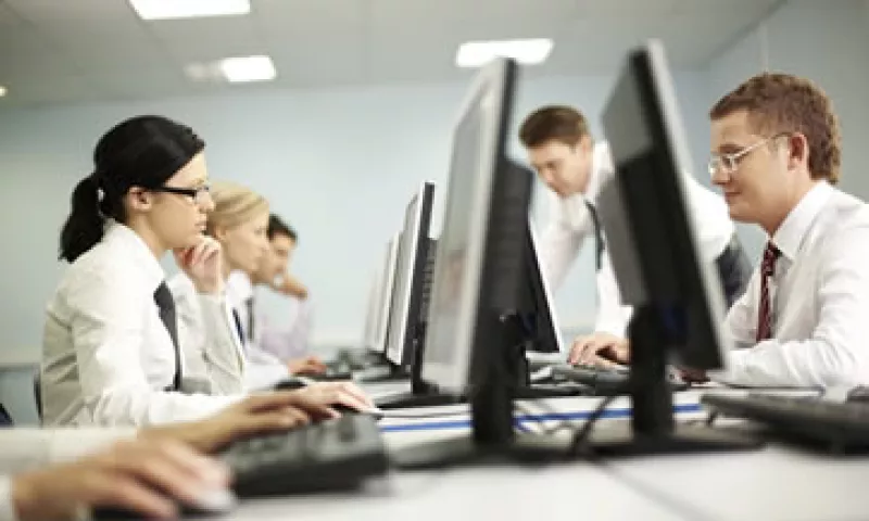 Los empleados deben conocer y comprender las políticas de tratamiento de información, recomienda Eset. (Foto: Thinkstock)