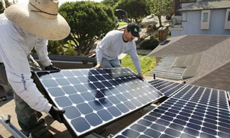 En junio de este año, Google invirtió 280 mdd en la compañía SolarCity. (Foto: Cortesía CNNMoney)