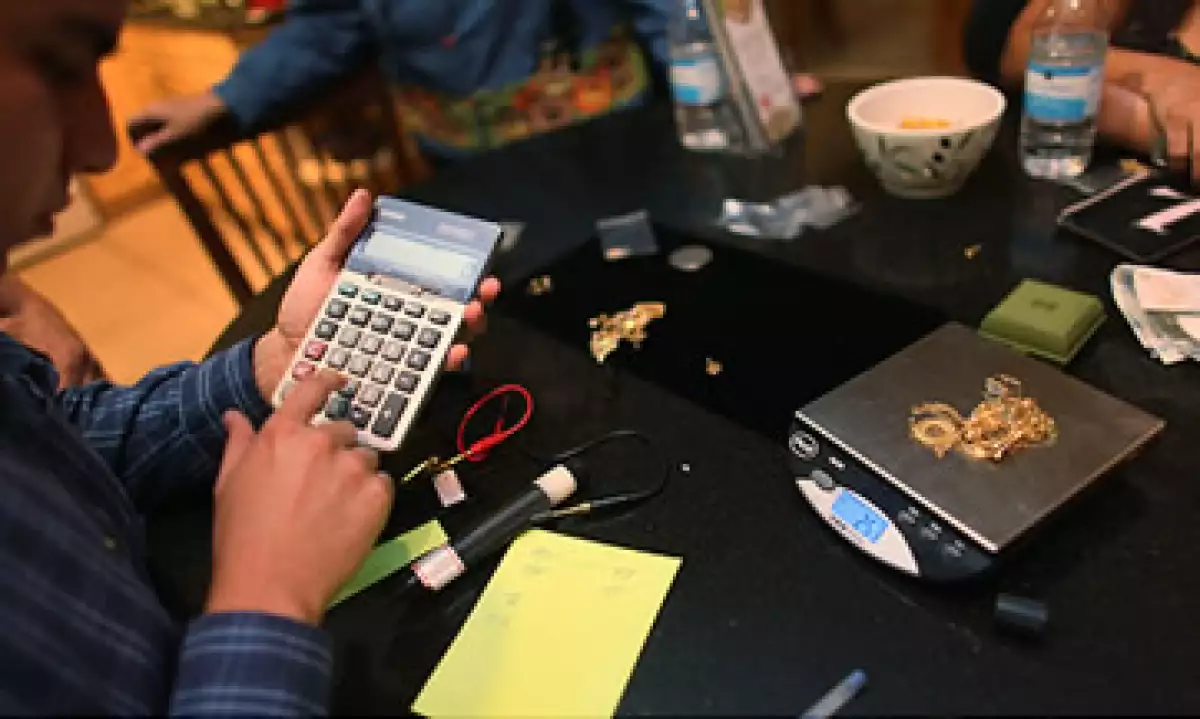 Verificar el precio actual del oro y conocer su peso y quilataje son reglas básicas en la venta del metal amarillo. (Foto: Cortesía CNNMoney)
