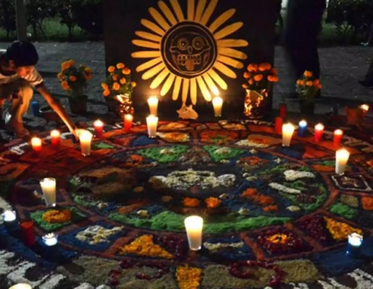 Una de las tradiciones más ricas de México son las ofrendas de Día de Muertos y todo el folclore que se teje a su alrededor.