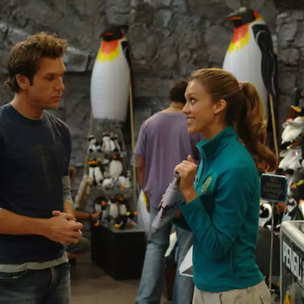 En `Novio x una noche´, Cam Wexler (Jessica Alba) es una apasionada de los pingüinos, conoce a Charlie (Dane Cook) y tienen un romance pero él esconde un secreto.