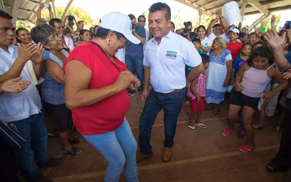 El candidato a la gubernatura del PRI-PVEM-Panal, Mauricio Góngora