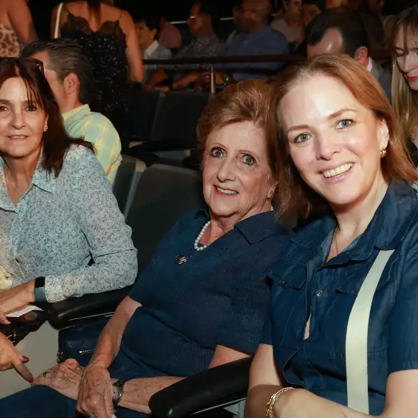 Ana Olivares, Carmen y Adriana Pin