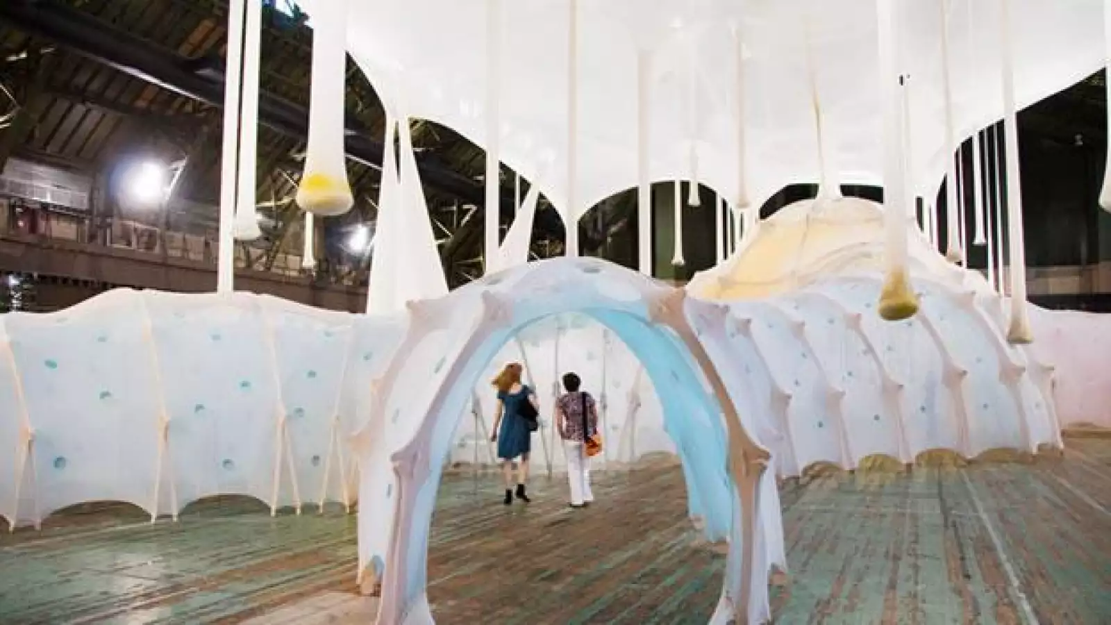 El mundo sensorial del brasileño Ernesto Neto