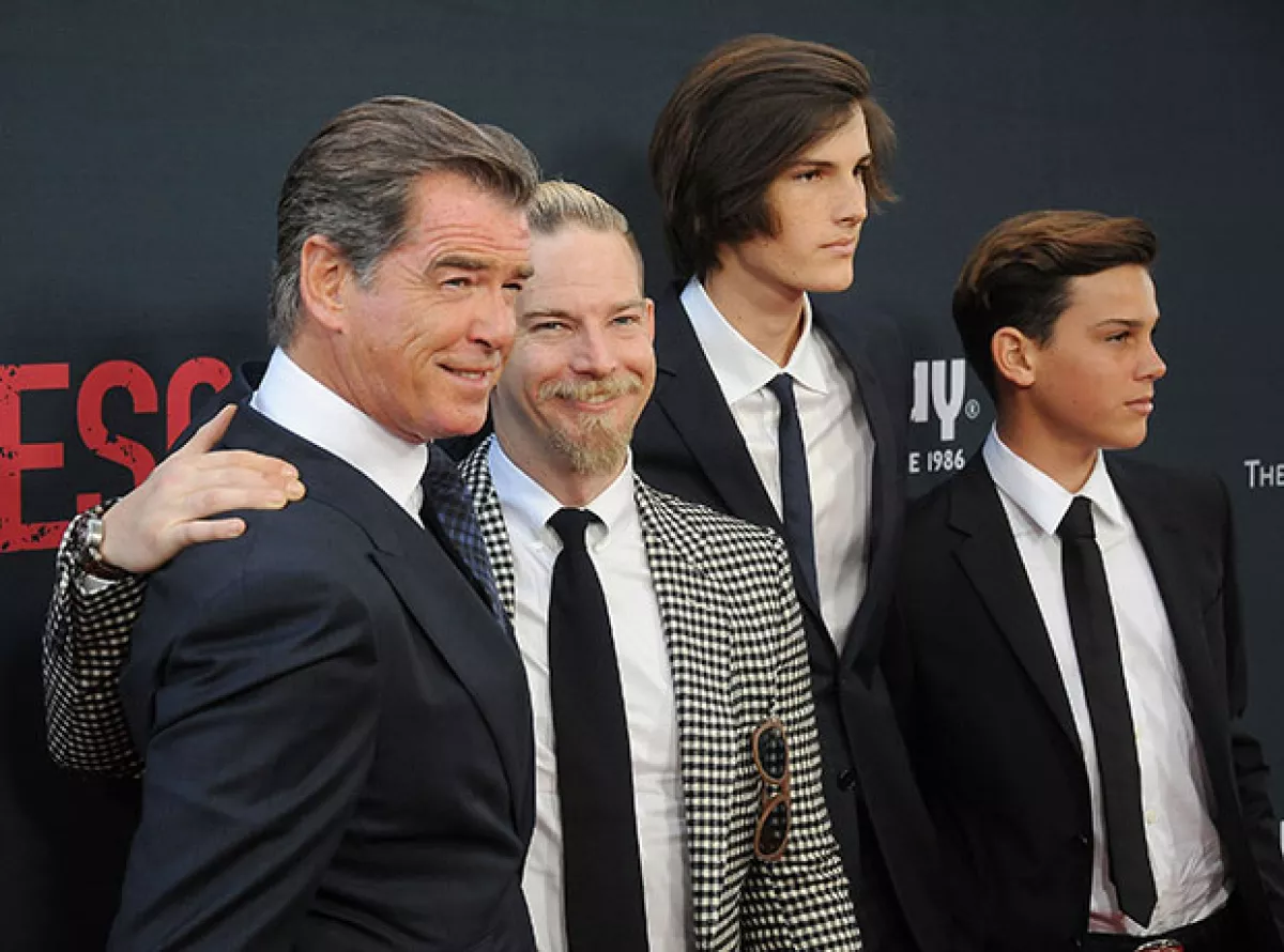 Sean, Dylan y Paris acompañaron a su papá a la premiere de No Escape.