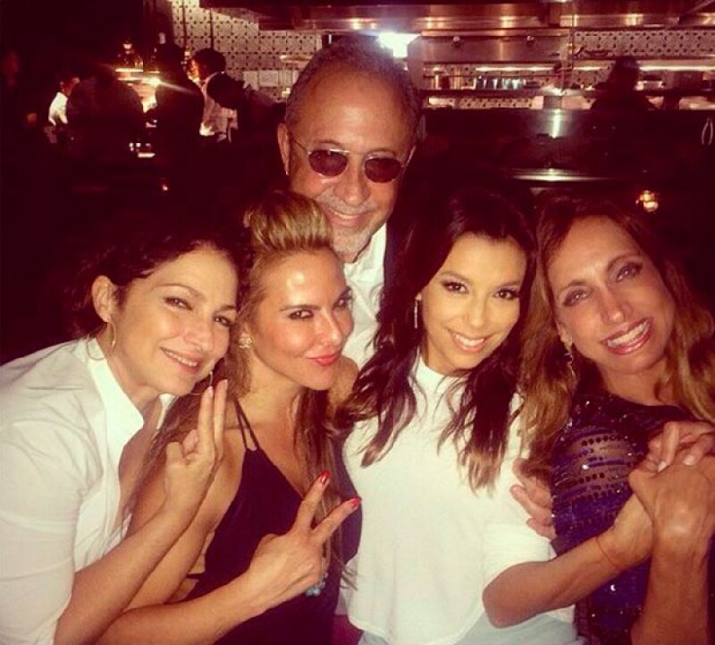 Kate del Castillo ha presumido su nuevo look en reuniones con amigos y orgullosa ha compartido fotografías de ello.