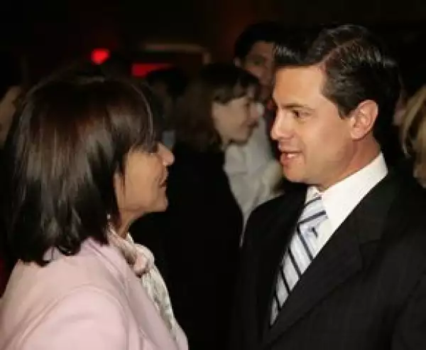 Paty Chapoy platicó unos momentos con el gobernador y le preguntó sobre su ausente novia, Angélica Rivera.