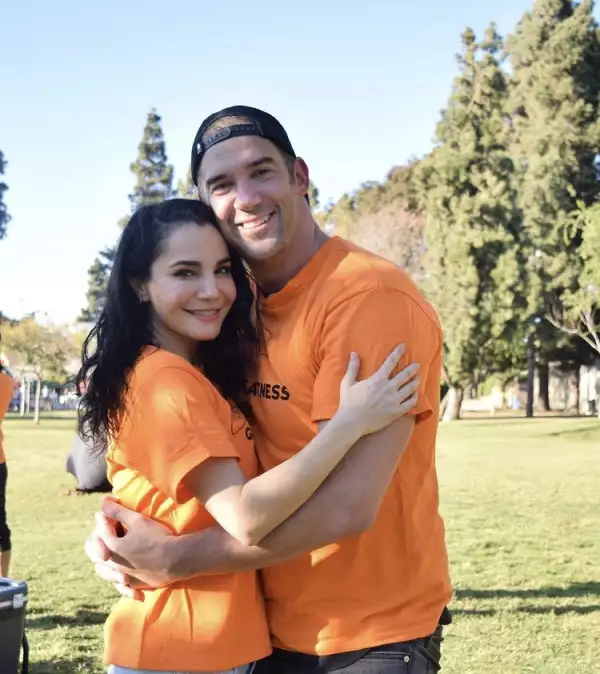 Martha Higareda y Lewis Howes 