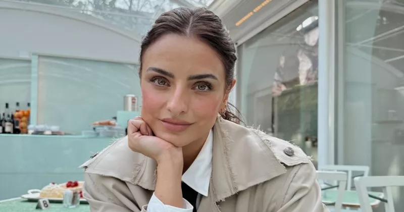 Aislinn Derbez