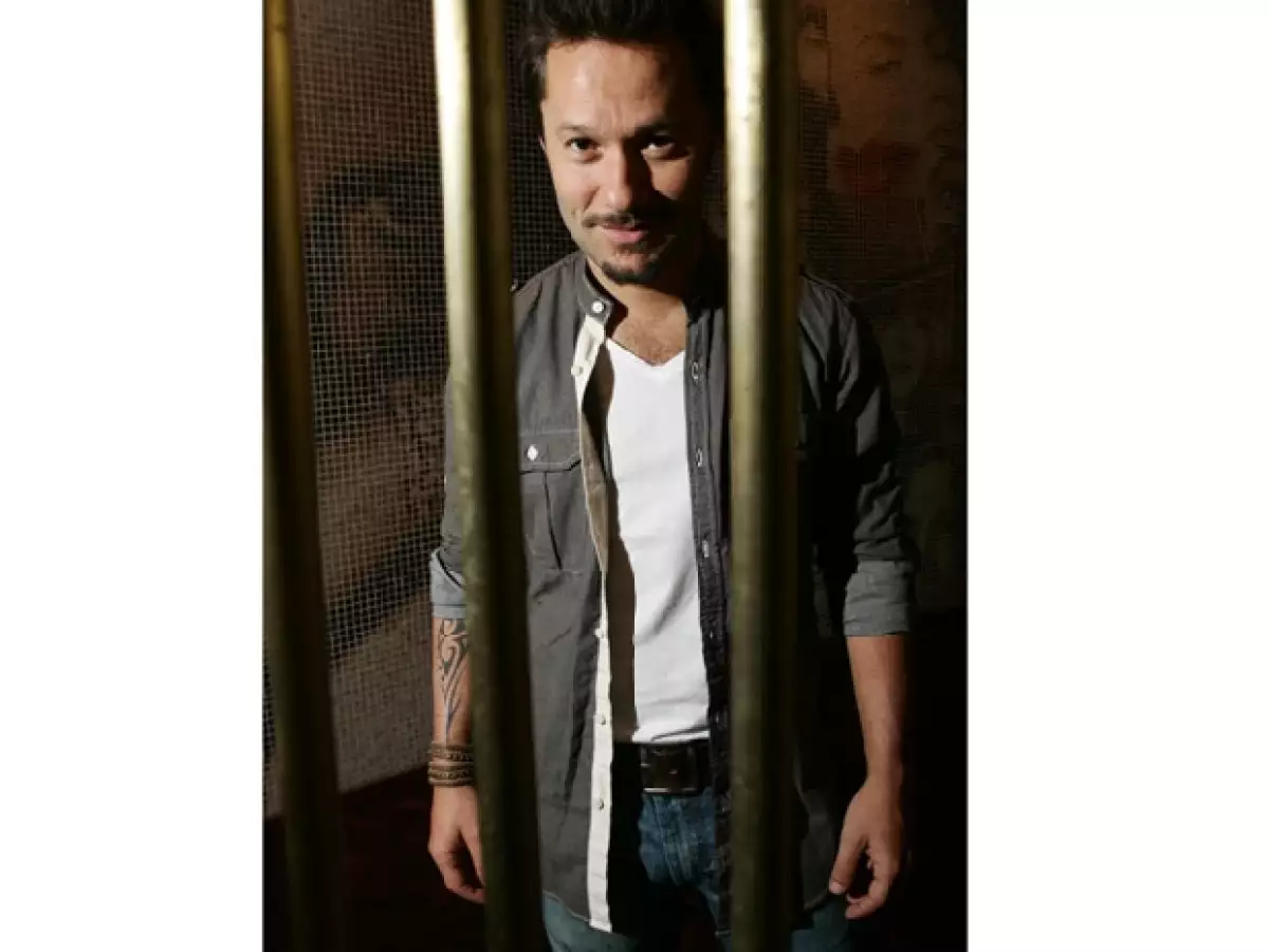 Luego de haberse ausentado de los escenarios cerca de tres años, el cantante argentino actuará el 28 de octubre en el Auditorio Nacional como parte de su “Tour Distinto”.