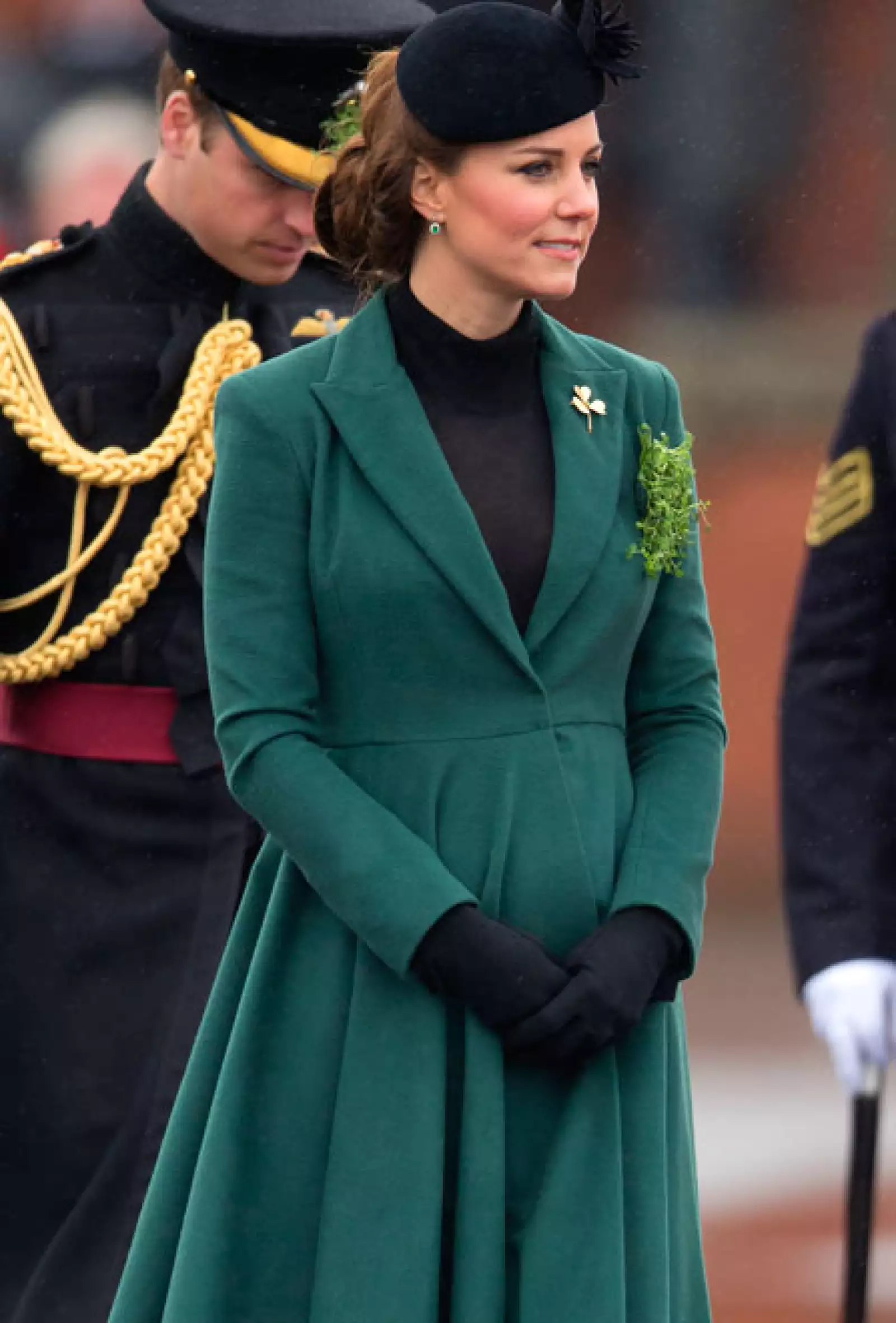 Para la celebración del día de San Patricio, Kate recicló uno de su abrigo firmado por Emilia Wickstead que utilizó en la misma fecha el año pasado.