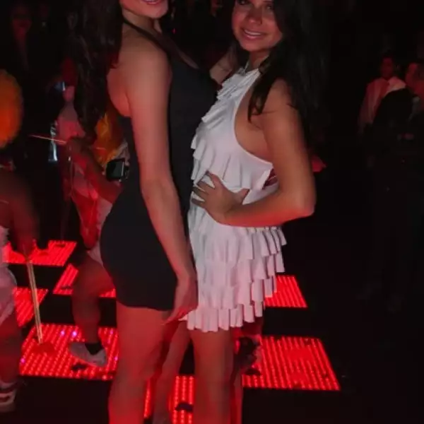 Ana Videz,Adriana Garmendia