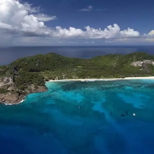 Después de su romántica boda en Venecia, la pareja dejó a su hija Valentina con sus familiares y se dirigieron a la isla de Mahé, en Seychelles (grupo de 155 islas al noroeste de Madagascar).