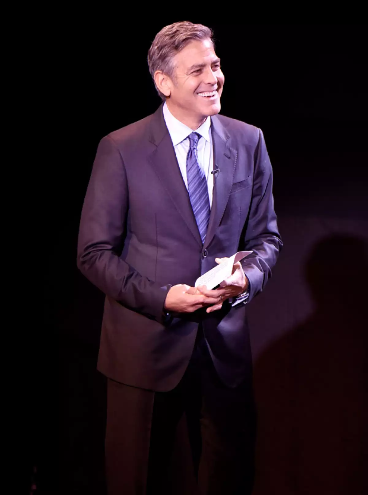El intérprete bromeó durante su discurso en una gala de beneficencia en Nueva York acerca de que su mujer era más lista que él al equivocarse en un dato.