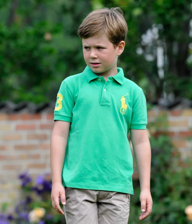 Durante sus vacaciones en playas australianas, el hijo mayor de Federico y Mary se llevó un gran susto mientras nadaba, pero fue rescatado a tiempo.