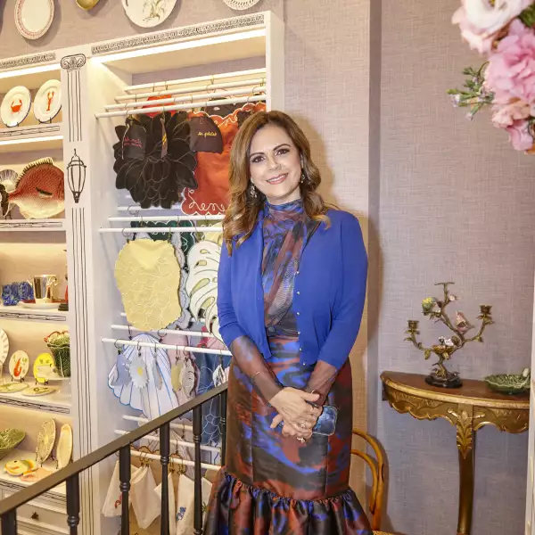 HILDA FLORES.jpg