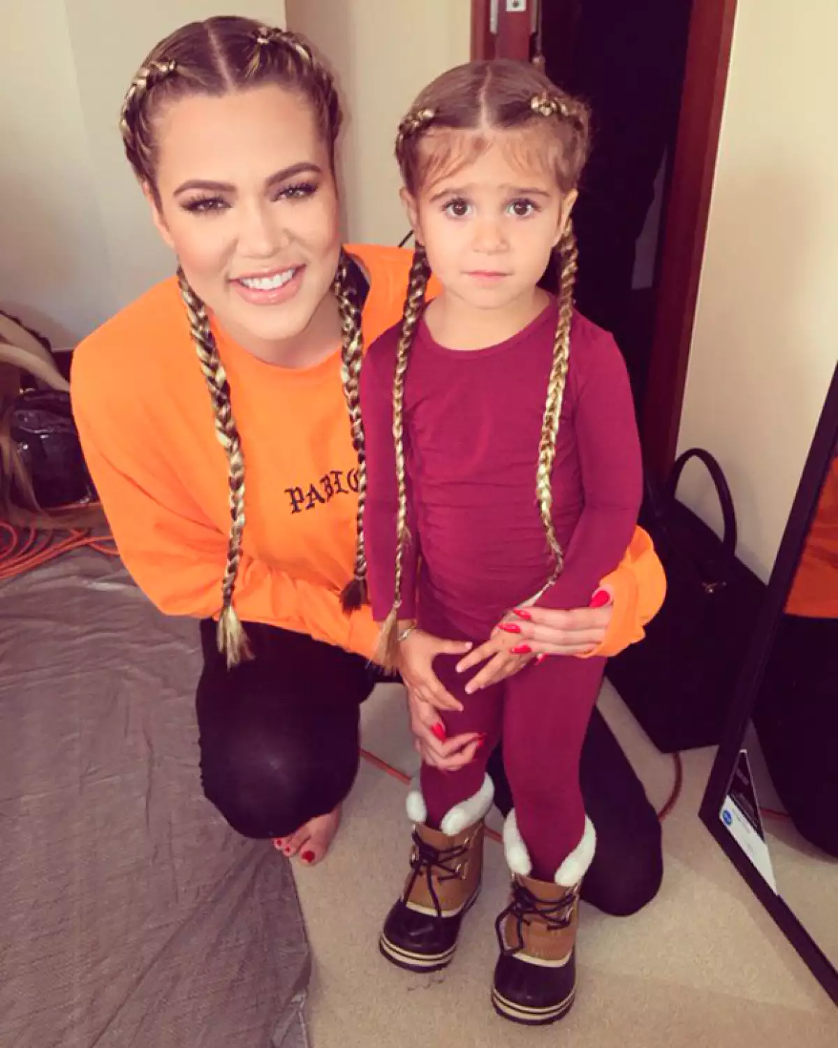 Penelope Disick también luce extensiones.