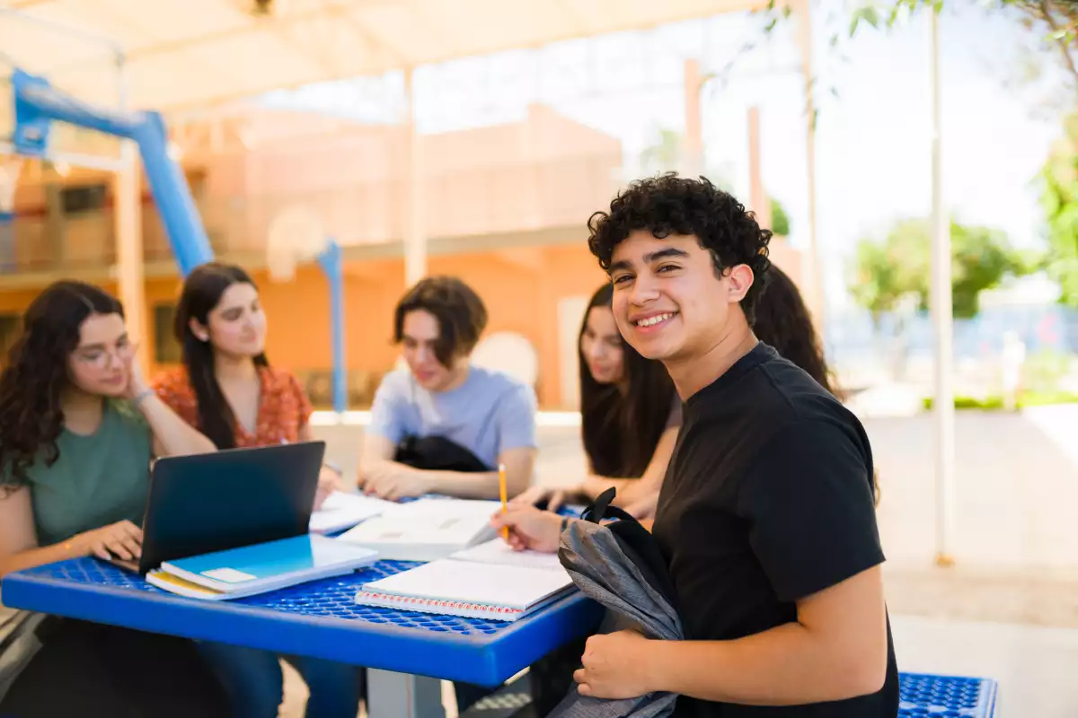Jóvenes mexicanos: afectados por el desempleo y en la informalidad