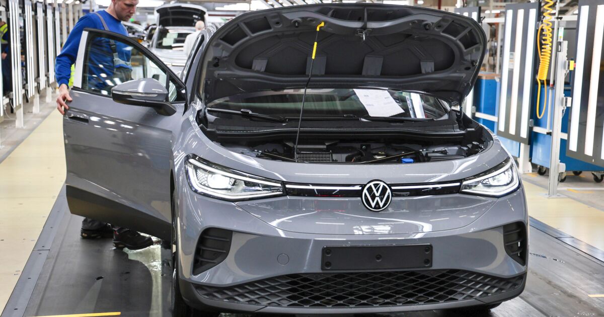 VOLKSWAGEN DESATA TSUNAMI DE DESPIDOS: ¡100,000 EMPLEOS EN RIESGO!