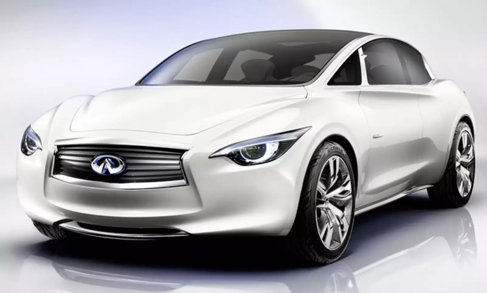 La marca japonesa de lujo también realizó anuncios en esta feria. Uno de ellos fue el anuncio del nuevo modelo Etherea, diseñado especialmente para el mercado europeo.