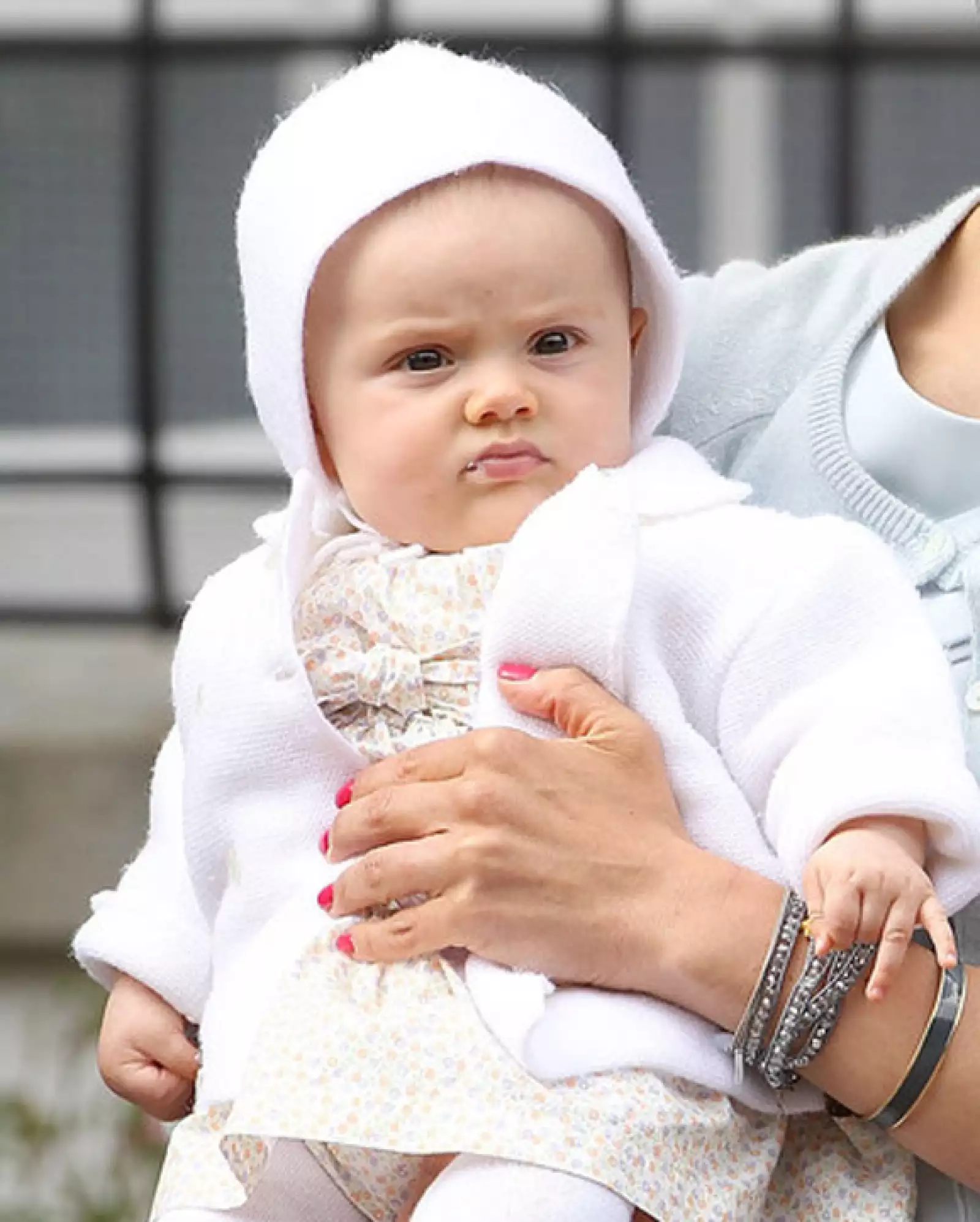 Estela de Suecia tienen a penas seis meses de edad y es hija de los príncipes Victoria y Daniel.