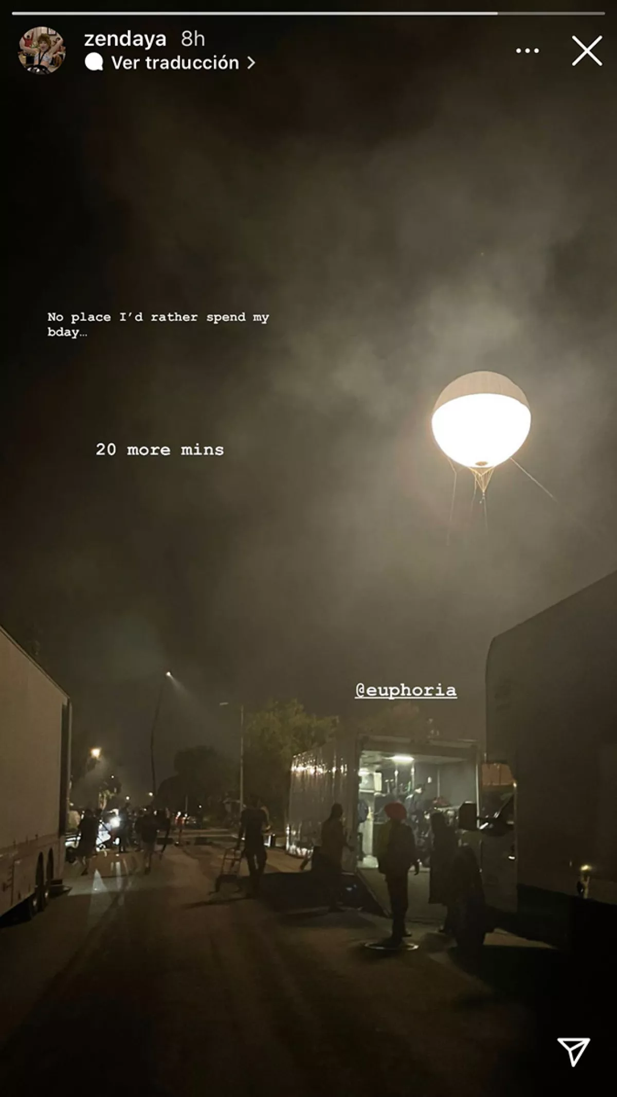 Zendaya inició su cumpleaños trabajando en el set de la serie 'Euphoria' de HBO.