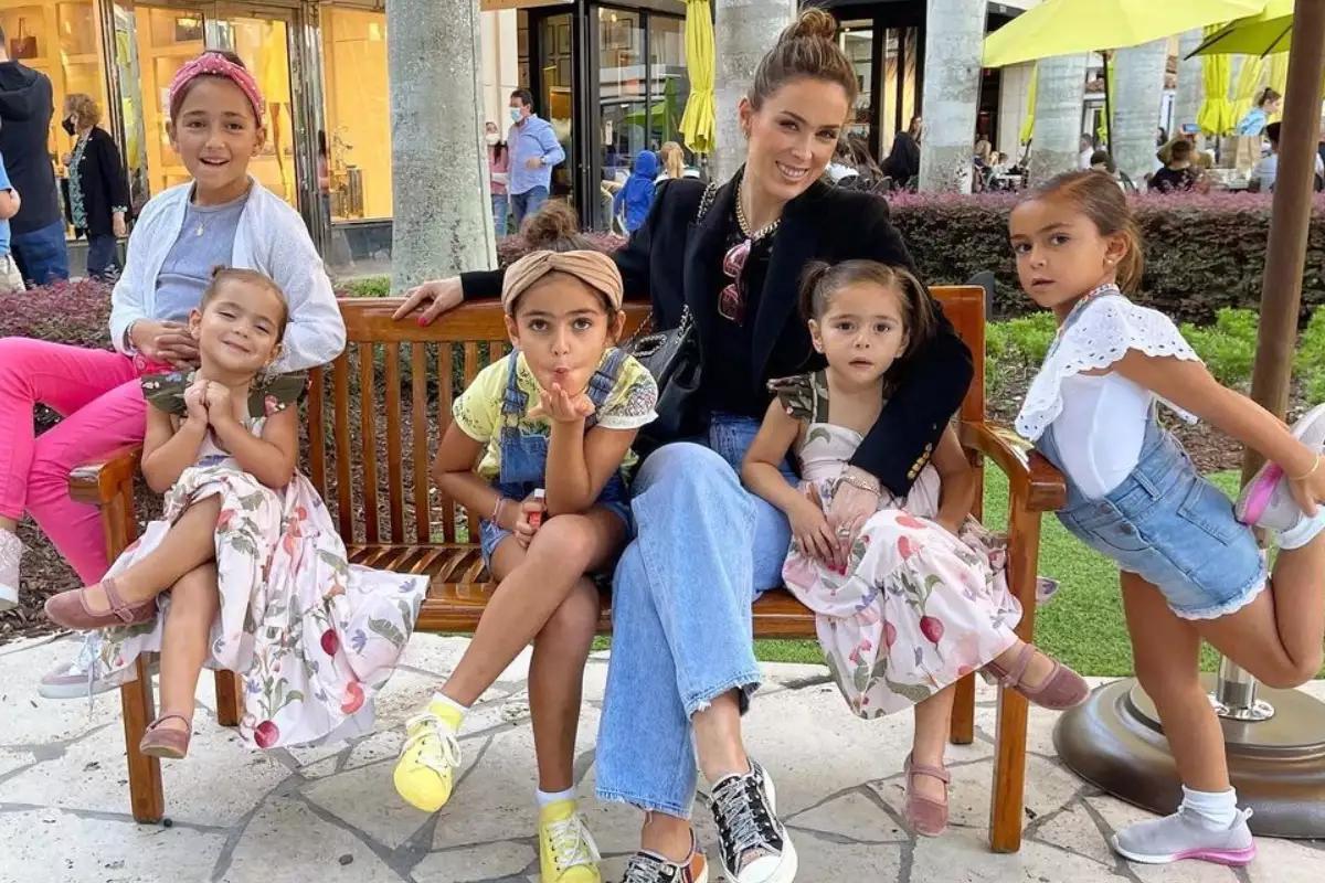 Jacky Bracamontes y sus hijas