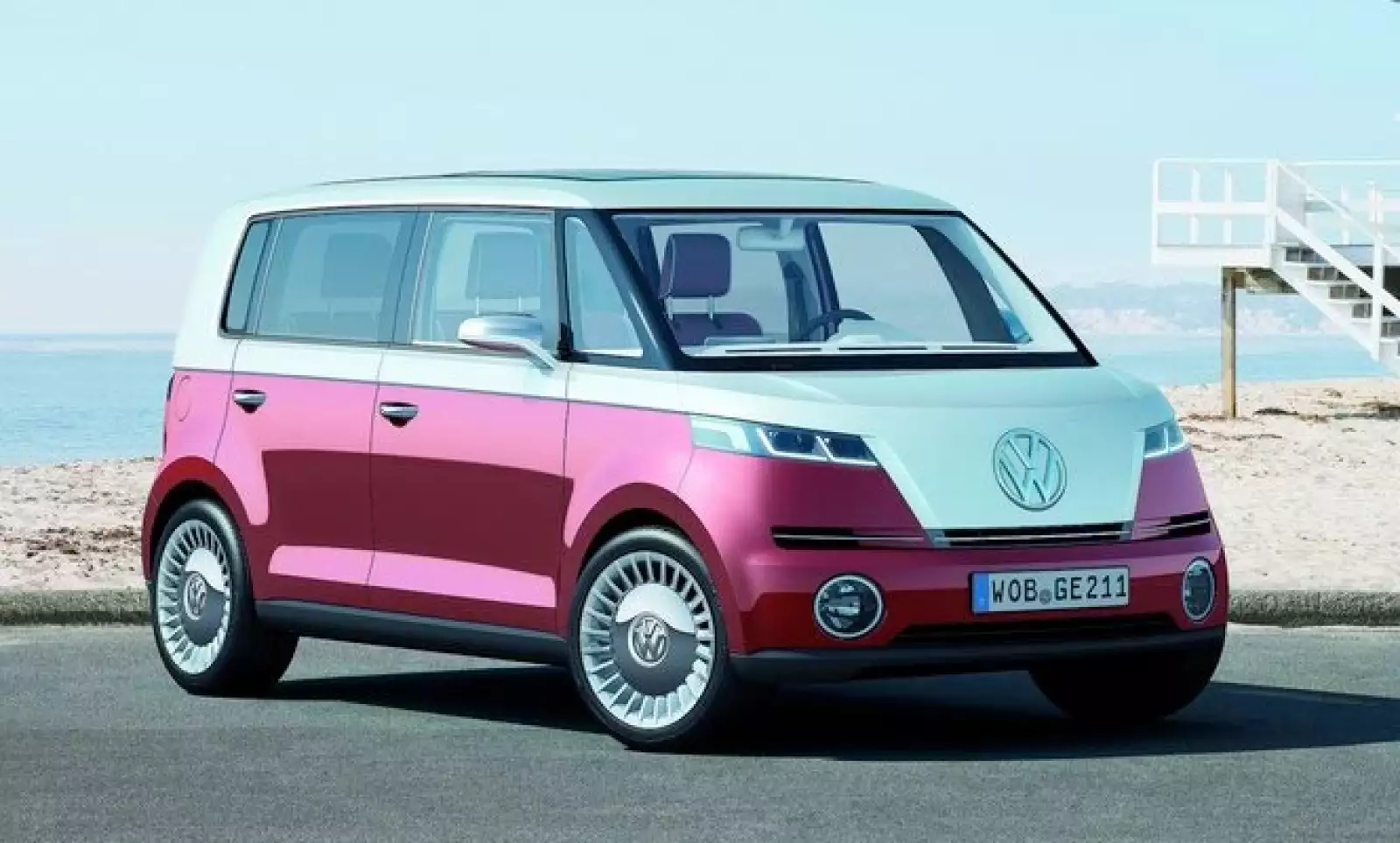 La automotriz recuerda el espíritu hippie de los 50 con este modelo, una camioneta bicolor que ahora incorpora un motor eléctrico y nuevo equipamiento en su interior.