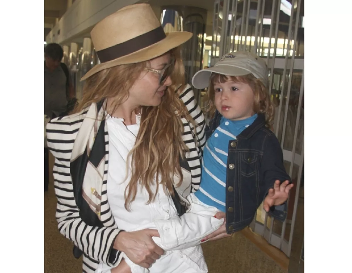 El pequeño Nicolás acompaña a su mamá a sus compromisos de trabajo.