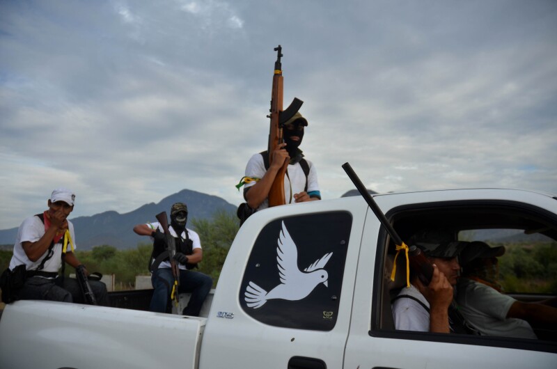 La imagen que fue presentada como prueba fue tomada por Alan Ortega el 29 de diciembre de 2013 y publicada por la Agencia Cuartoscuro. Corresponde a un recorrido de autodefensas en Churumuco de Morelos.