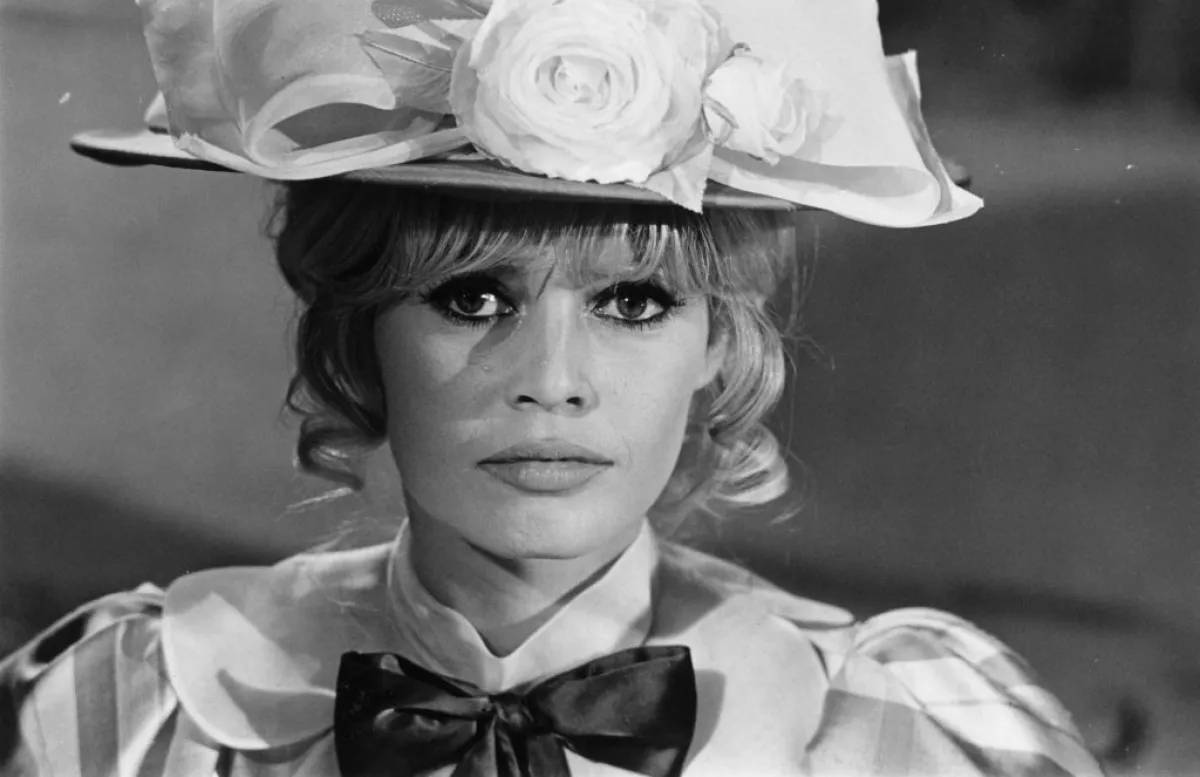 Foto de Brigitte Bardot joven en febrero de 1965 durante la grabación de la película ¡Viva María!