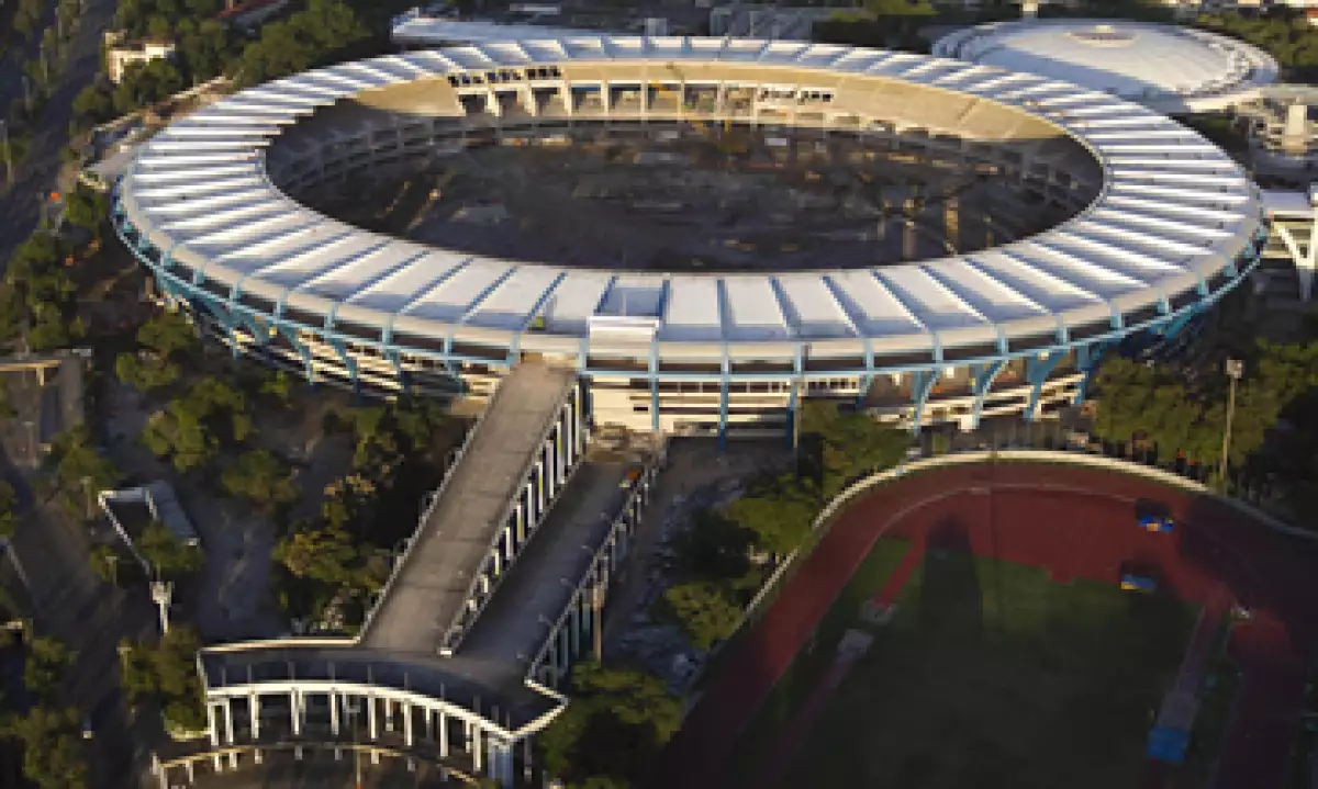 Una huelga crearía problemas para que el estadio esté listo a tiempo para la Copa de Confederaciones. (Foto: AP)