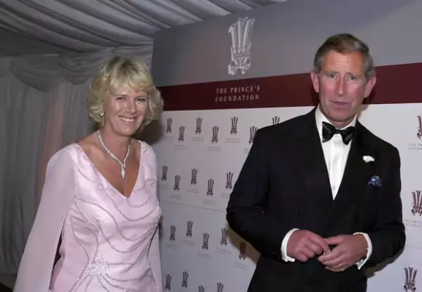 Tres años después de la muerte de Diana, la pareja comenzó a ser vista públicamente.