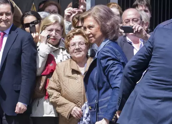 La Reina visitó al Rey, pero sólo por 25 minutos.