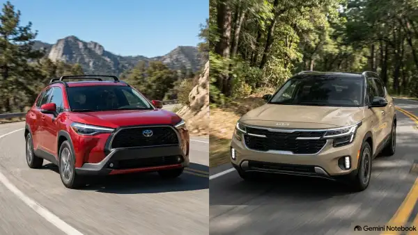 Del lado izquierdo, un Toyota Corolla Cross híbrido en color rojo; del lado derecho, un Kia Seltos híbrido en color arena.